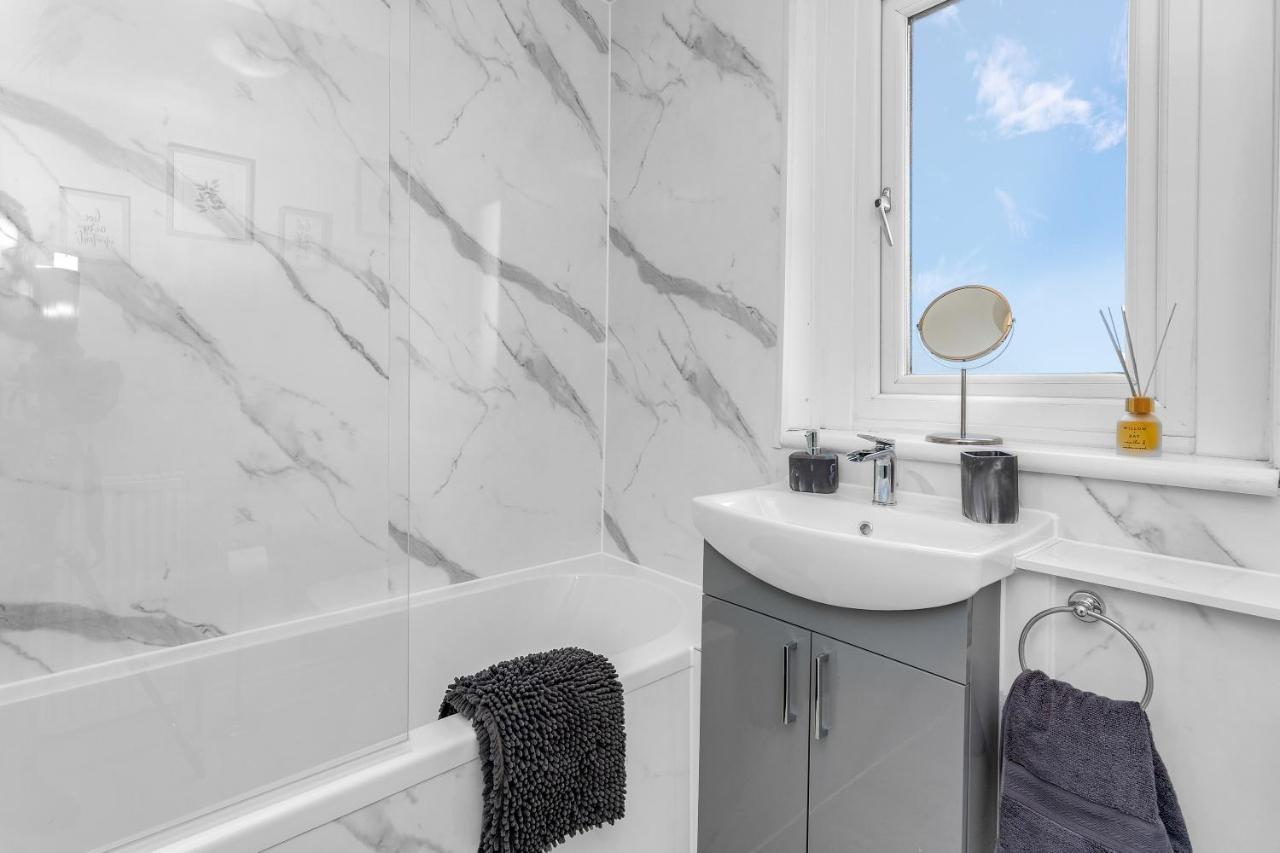 Modern & Spacious 2 Bedroom House - Free Parking - Front & Back Garden - Private Main Door Entrance Εδιμβούργο Εξωτερικό φωτογραφία