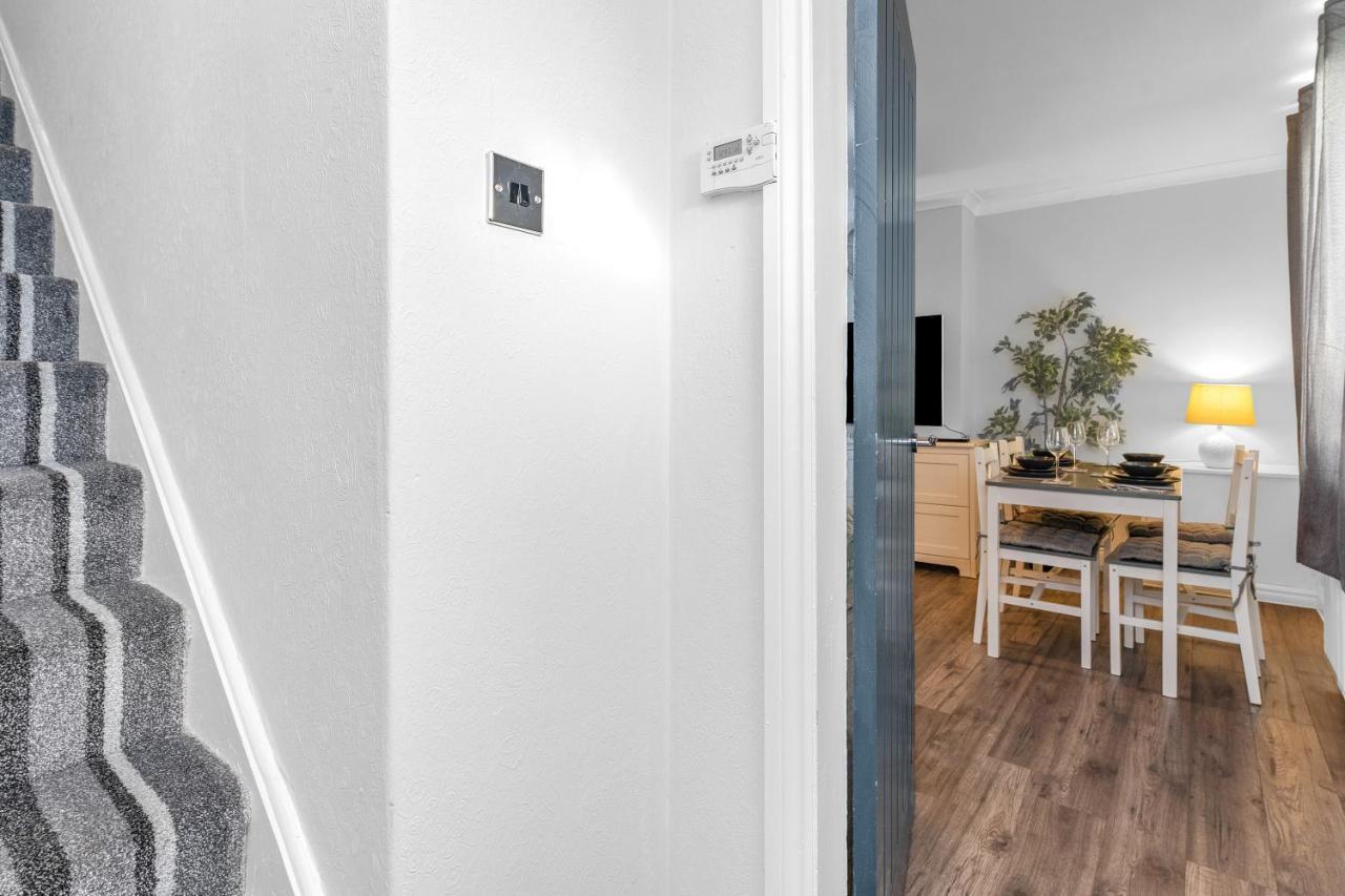Modern & Spacious 2 Bedroom House - Free Parking - Front & Back Garden - Private Main Door Entrance Εδιμβούργο Εξωτερικό φωτογραφία