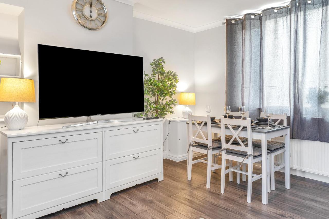 Modern & Spacious 2 Bedroom House - Free Parking - Front & Back Garden - Private Main Door Entrance Εδιμβούργο Εξωτερικό φωτογραφία